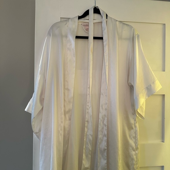 Victoria Secret White Satin Robe - Picture 2 of 5